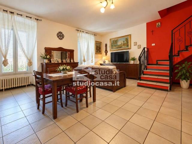 Villa Indipendente in vendita a Colnago, Cornate d'Adda