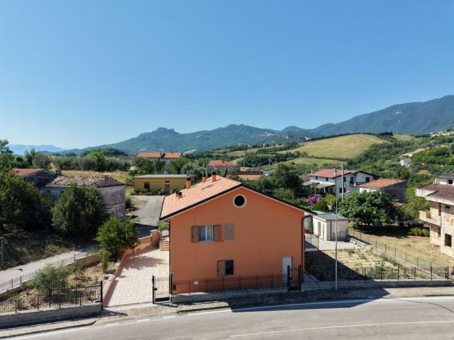 Villa Indipendente in vendita a Farindola, Abruzzo