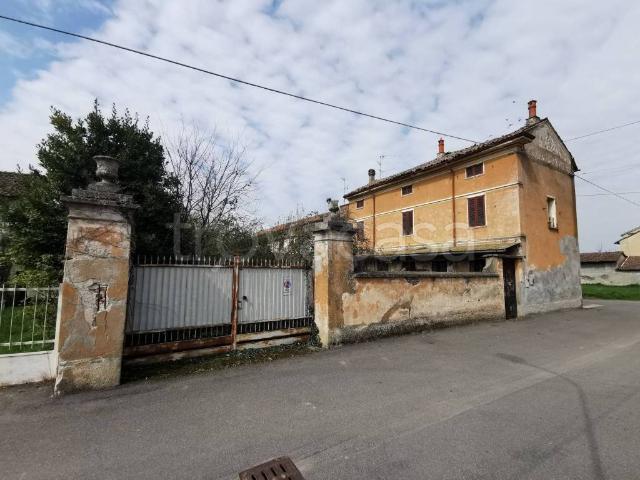 Villa Indipendente in vendita a Gambarana, Lombardia
