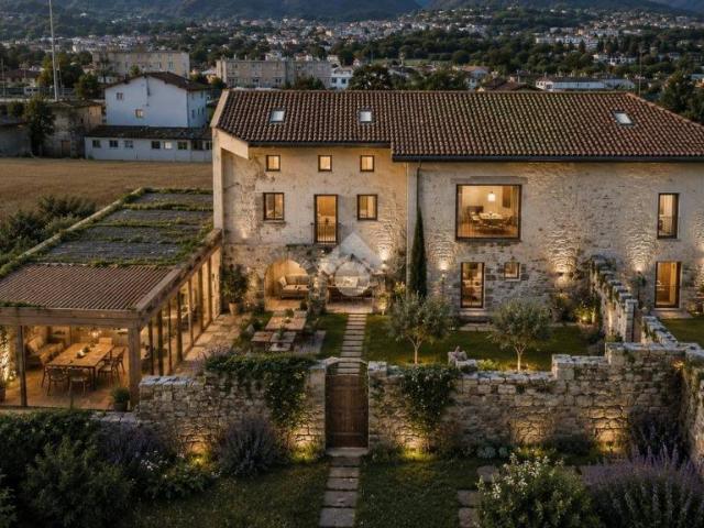 Villa Indipendente in vendita a Gemona Del Friuli, Friuli-Venezia Giulia