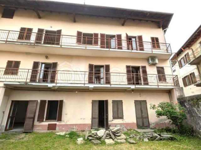Villa Indipendente in vendita a Invorio Superiore, Piemonte