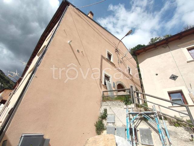Villa Indipendente in vendita a Tornimparte, Abruzzo