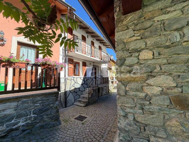Villa Indipendente in vendita a Antey Saint André, Aosta