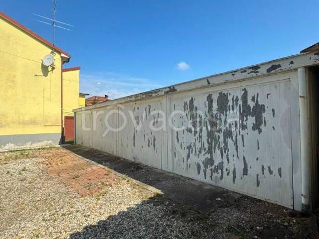 Villa Indipendente in vendita a Lomello, Pavia