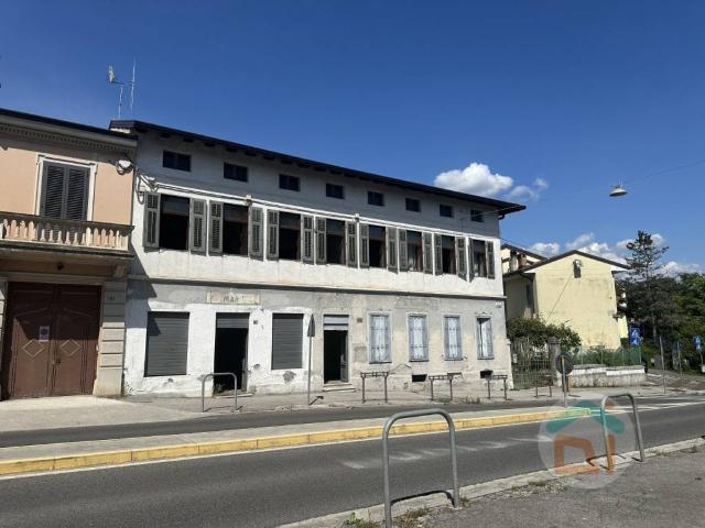 Villa Indipendente in vendita a Lucinico / Ločnik / Luzinìs, Gorizia