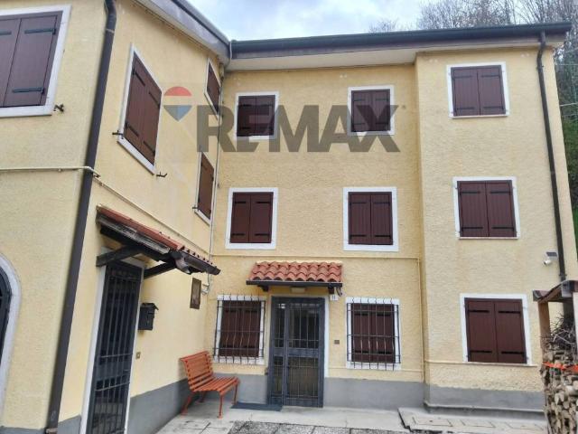 Villa Indipendente in vendita a Lusiana Conco, Lusiana
