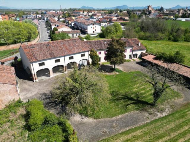Villa Indipendente in vendita a Montagnana, Veneto