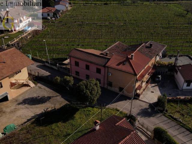 Villa Indipendente in vendita a Monteforte D'alpone, Veneto