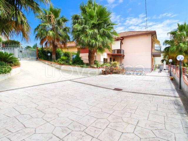 Villa Indipendente in vendita a Mosciano Sant'angelo, Abruzzo
