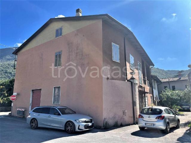 Villa Indipendente in vendita a Dernago, Nave