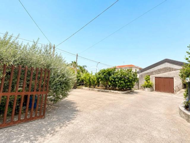 Villa Indipendente in vendita a Santa Venera, Mascali