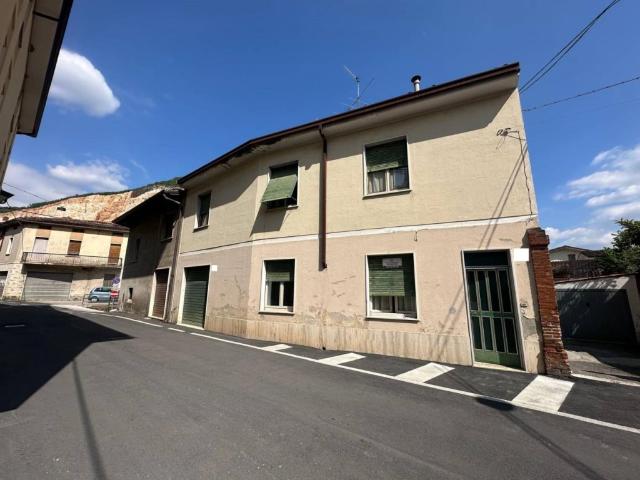 Villa Indipendente in vendita a Rezzato, Lombardia