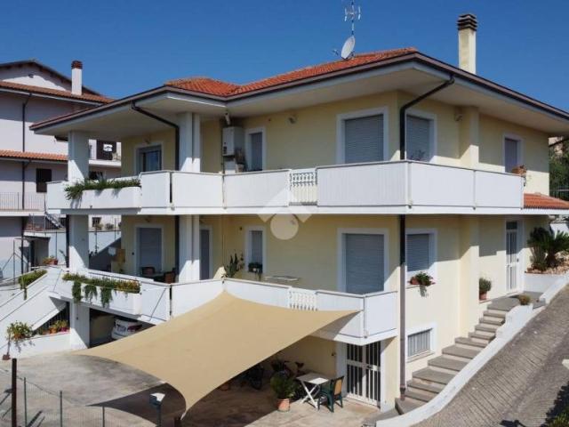 Villa Indipendente in vendita a Roseto Degli Abruzzi, Abruzzo