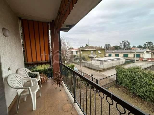 Villa Indipendente in vendita a Rovellasca, Lombardia