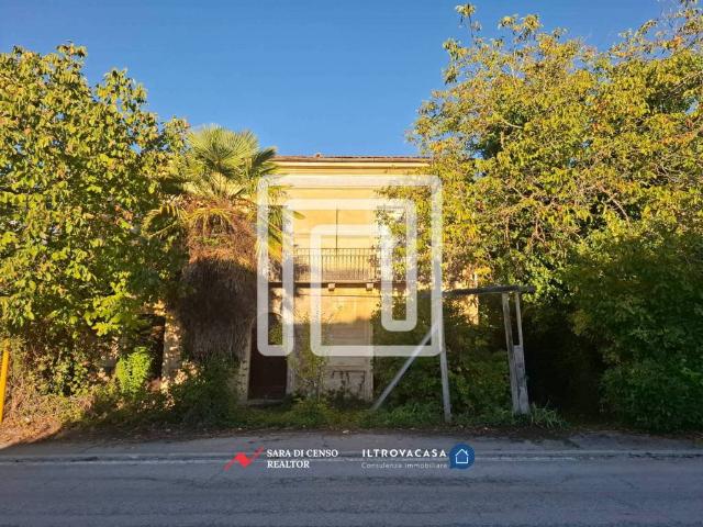 Villa Indipendente in vendita a Sulmona, L'Aquila