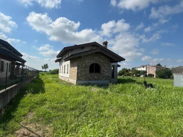 Villa Indipendente in vendita a Carobbio, Suzzara