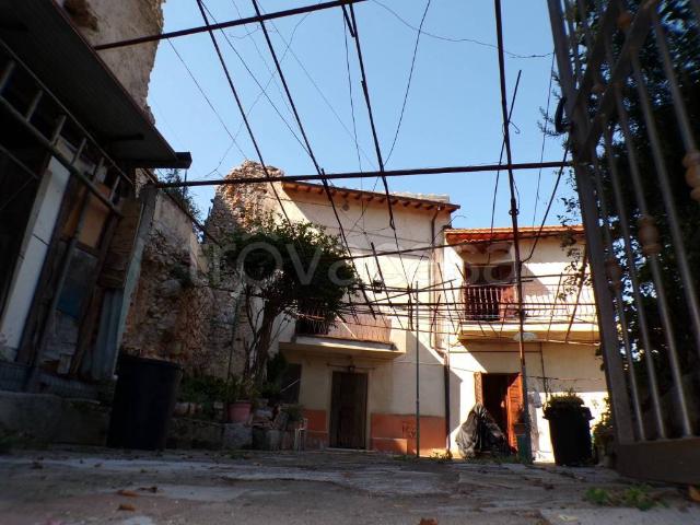 Villa Indipendente in vendita a Toffia, Rieti