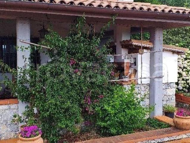 Villa Indipendente in vendita a Calice Al Cornoviglio, Liguria