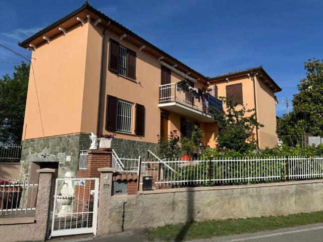 Villa Indipendente in vendita a Ziano Piacentino, Reggio Emilia