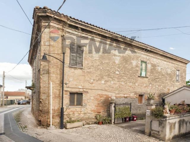 Villa Indipendente in vendita a Rosciano, Abruzzo
