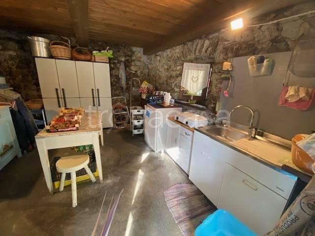 Villa Indipendente in vendita a Challand Saint Victor, Aosta