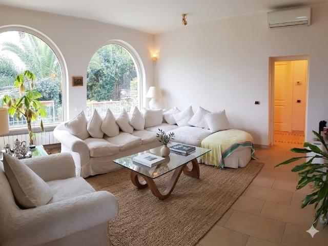 Villa Indipendente in vendita a Ameglia, Liguria