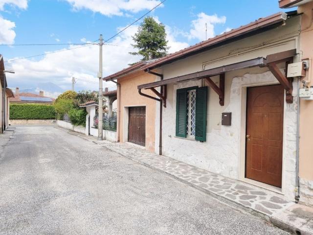 Villa Indipendente in vendita a Avezzano, Abruzzo