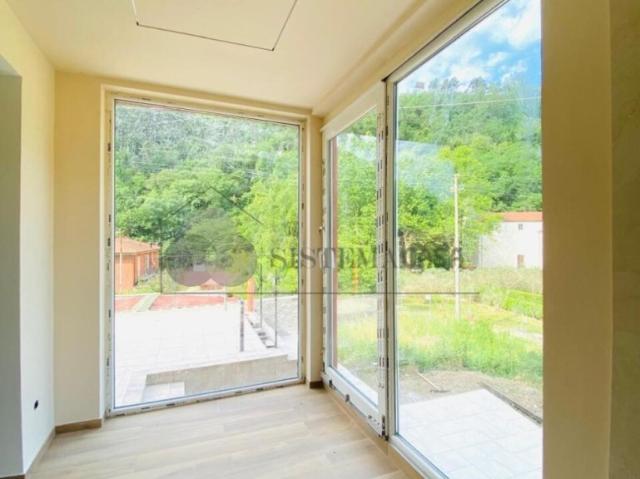 Villa Indipendente in vendita a Follo, Liguria