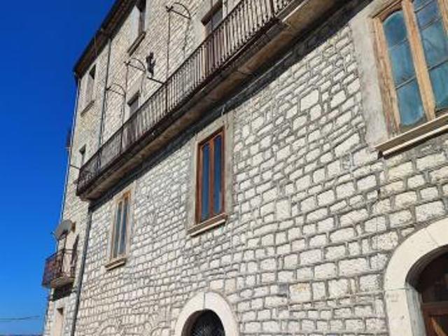Locale Commerciale in vendita a Gildone, Molise