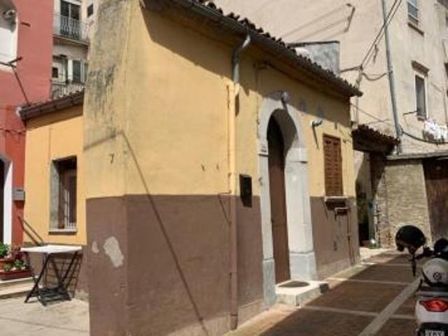 Locale Commerciale in vendita a Campobasso, Molise