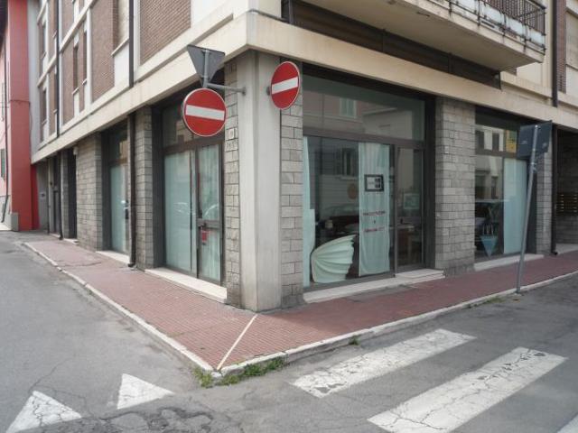 Locale Commerciale in vendita a Unione Comuni Modenesi Area Nord, Mirandola