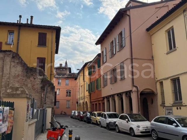 Monolocale in vendita a Santo Stefano, Bologna