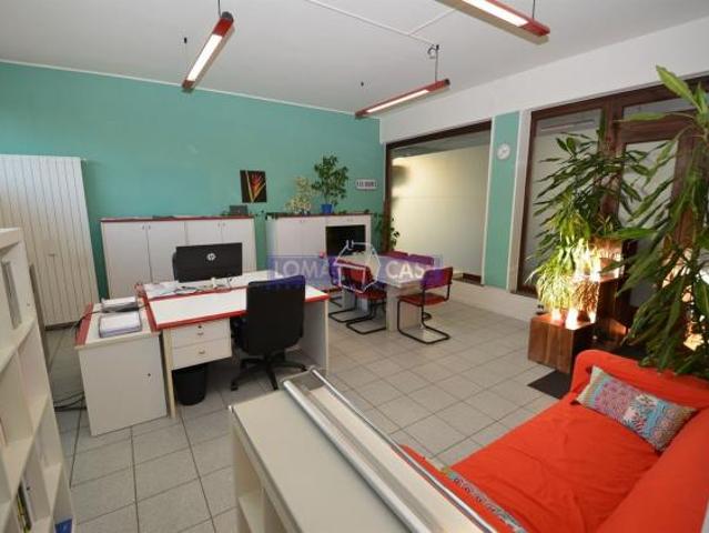 Locale Commerciale in affitto a Lomagna, Lombardia