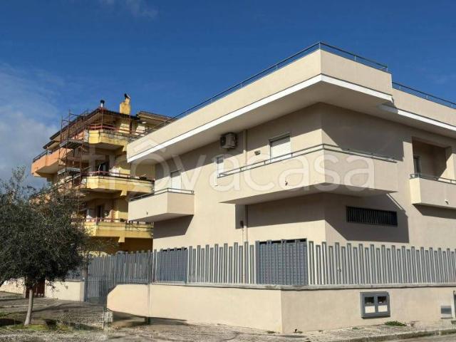 Palazzo in vendita a Maddaloni, Campania