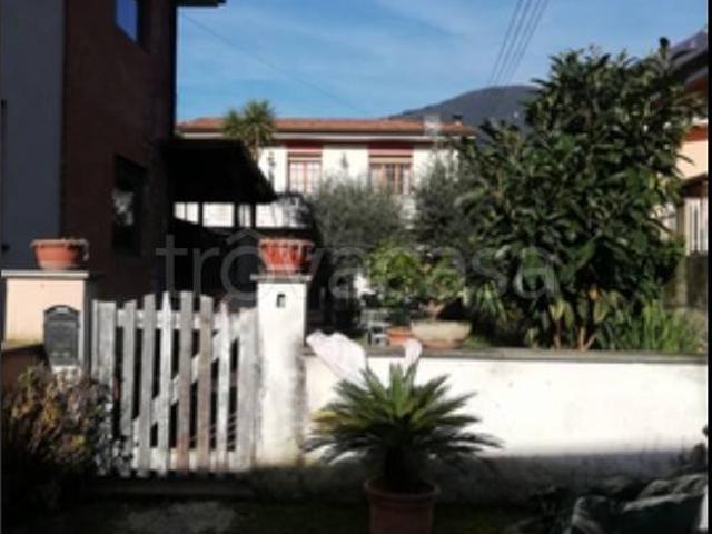 Appartamento in vendita a Montebello, Camaiore