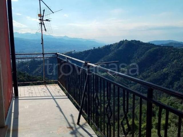 Appartamento in vendita a Follo, Liguria