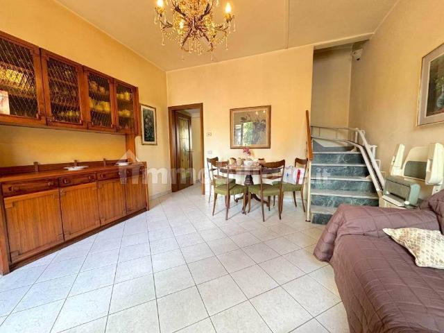 Villa Indipendente in vendita a Prato, Toscana