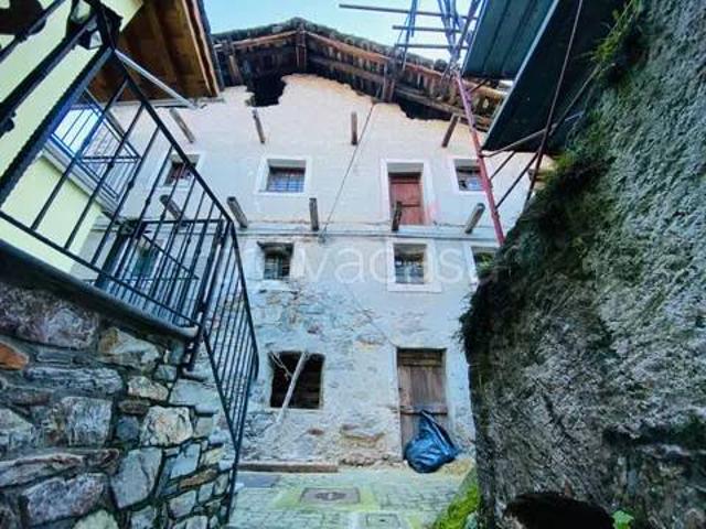 Rustico in vendita a Lillianes, Aosta
