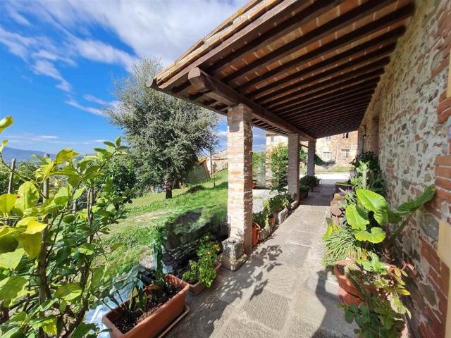 Rustico in vendita a Montecarlo, Toscana