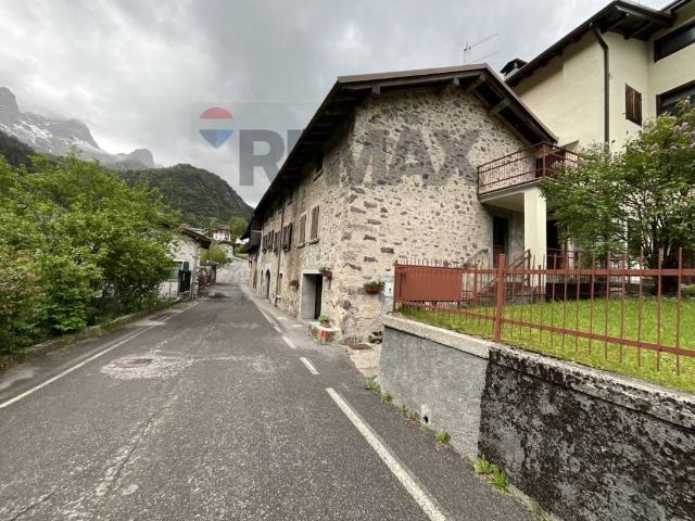 Rustico in vendita a Ardesio, Lombardia