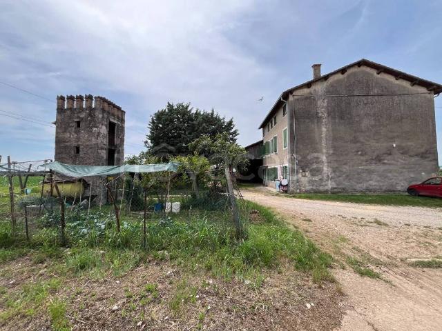 Rustico in vendita a Sommacampagna, Veneto