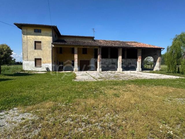 Rustico in vendita a Calvisano, Lombardia