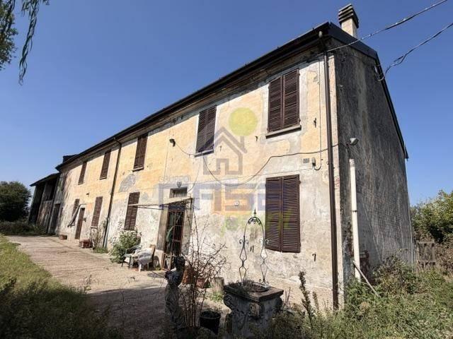 Rustico in vendita a Casenuove, Castelvetro Piacentino