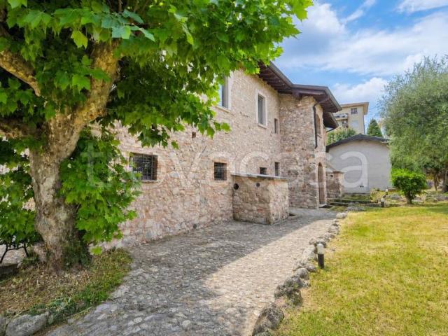Rustico in vendita a Vicina, Desenzano del Garda