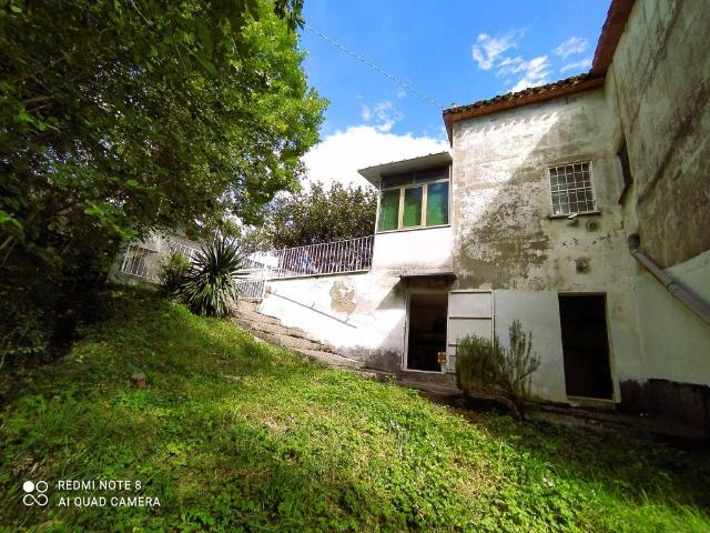 Rustico in vendita a Farindola, Abruzzo