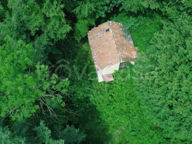 Rustico in vendita a Gazzaniga, Lombardia