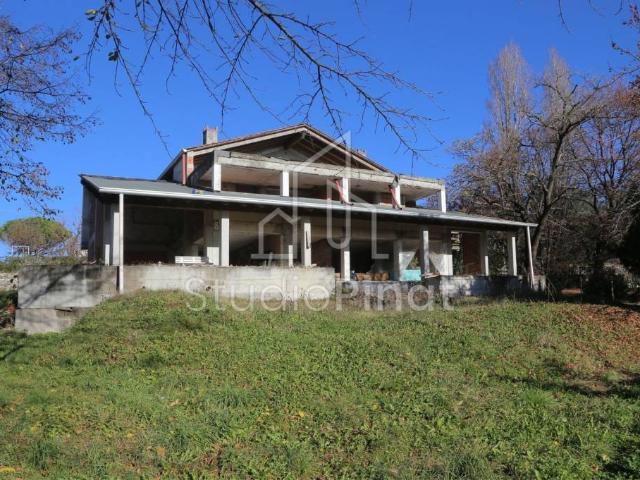 Rustico in vendita a Moruzzo, Friuli-Venezia Giulia