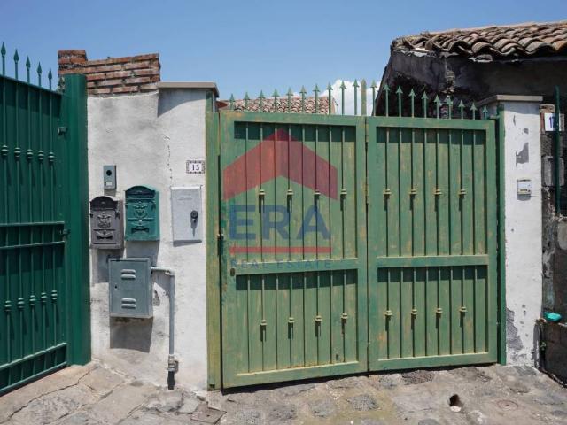 Villa Indipendente in vendita a Pedara, Sicilia