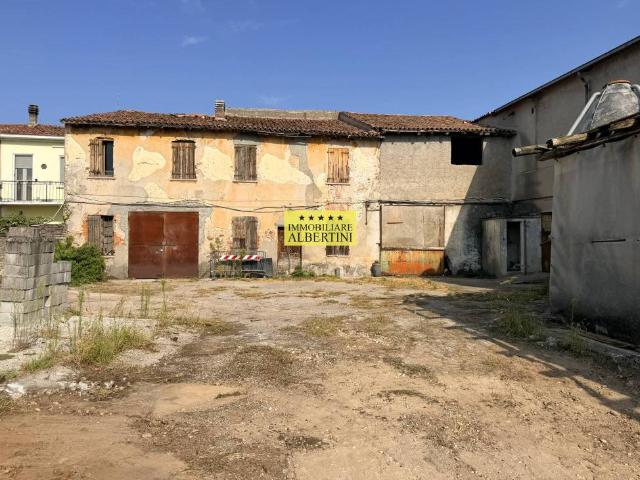 Rustico in vendita a I Foroni, Roverbella