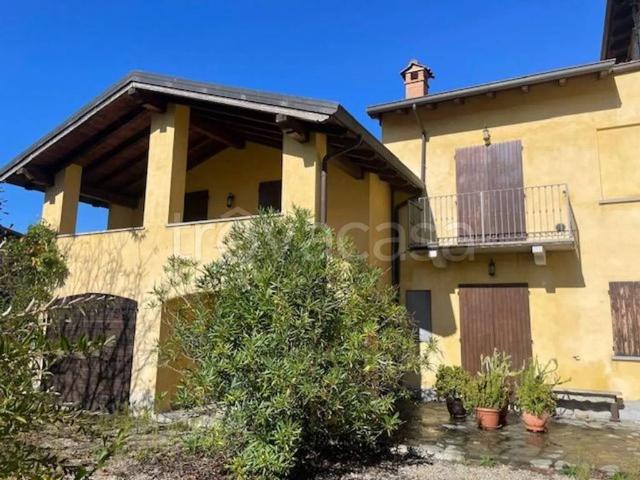 Rustico in vendita a Zavattarello, Lombardia
